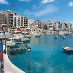 Luxury With Pool And Terrace, Location סליאמה