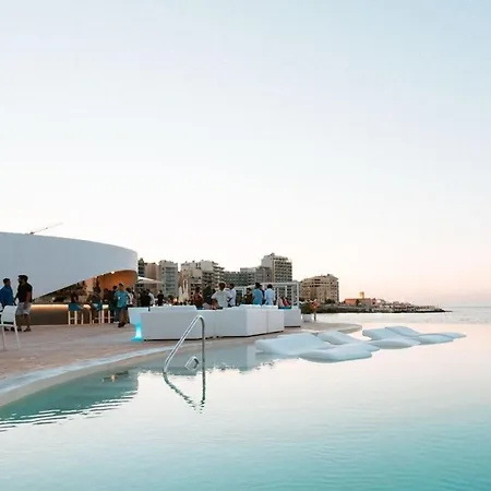 Lägenhet Luxury With Pool And Terrace, Location Sliema