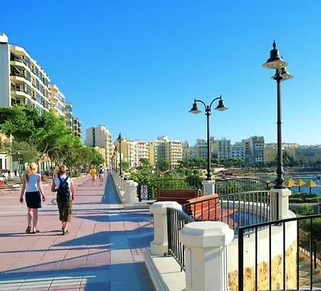 Lägenhet Luxury With Pool And Terrace, Location Sliema