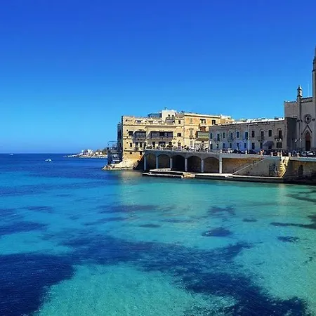 Luxury With Pool And Terrace, Location Sliema