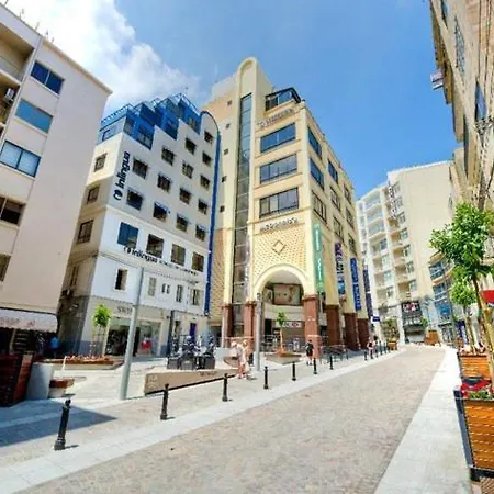 Lägenhet Luxury With Pool And Terrace, Location Sliema