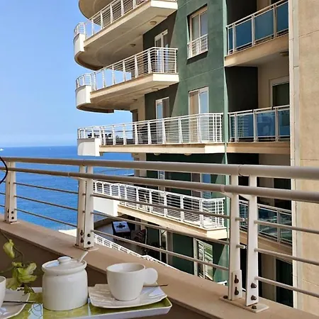 Luxury With Pool And Terrace, Location Lägenhet