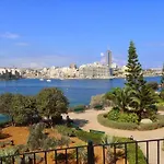 Luxury With Pool And Terrace, Location Apartamento