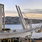 Luxury With Pool And Terrace, Location Apartamento