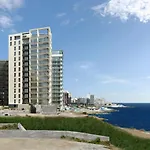 Apartamento Luxury With Pool And Terrace, Location Sliema