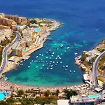 Luxury With Pool And Terrace, Location Sliema