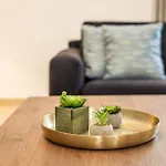 Luxury With Pool And Terrace, Location *