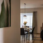 Luxury With Pool And Terrace, Location Apartamento