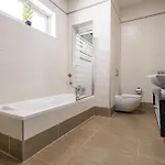 Luxury With Pool And Terrace, Location