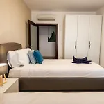 Luxury With Pool And Terrace, Location Apartamento