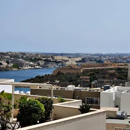 Luxury With Pool And Terrace, Location Apartmán