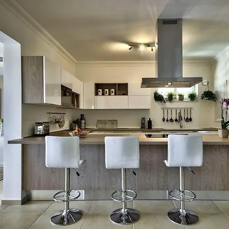 Luxury With Pool And Terrace, Location Apartment Sliema