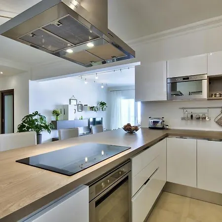 Apartment Luxury With Pool And Terrace, Location