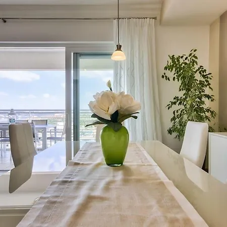 Luxury With Pool And Terrace, Location Apartment