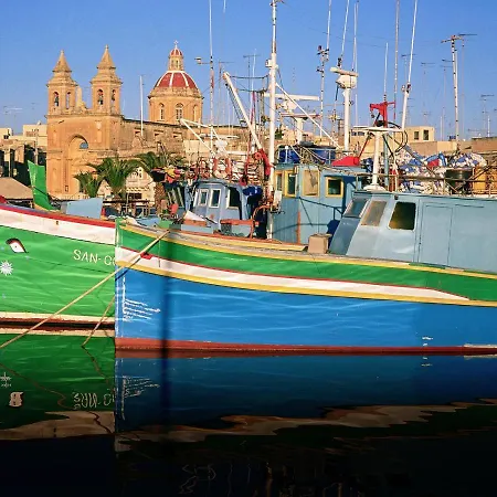 Luxury With Pool And Terrace, Location 슬리에마