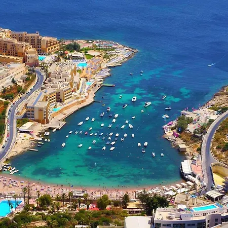 Luxury With Pool And Terrace, Location Sliema