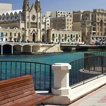 Luxury With Pool And Terrace, Location Apartment Sliema