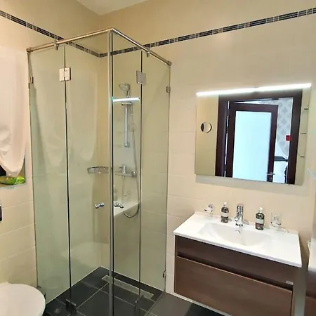 Apartment Luxury With Pool And Terrace, Location