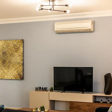 Luxury With Pool And Terrace, Location *