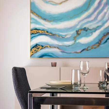 Luxury With Pool And Terrace, Location *