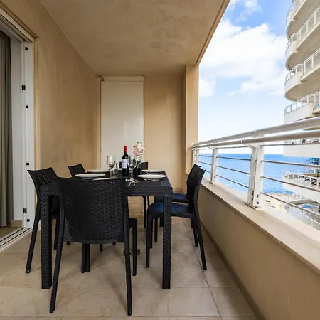 Luxury With Pool And Terrace, Location Sliema
