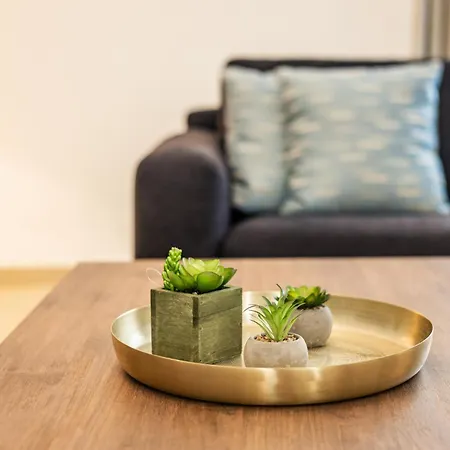 Luxury With Pool And Terrace, Location *