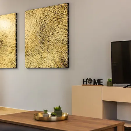 Luxury With Pool And Terrace, Location Apartmán *