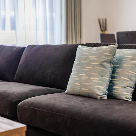 Luxury With Pool And Terrace, Location