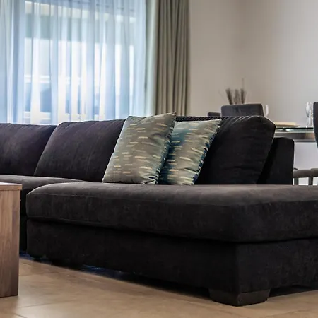 Luxury With Pool And Terrace, Location *