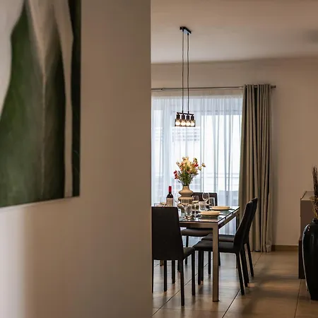 Luxury With Pool And Terrace, Location Apartment