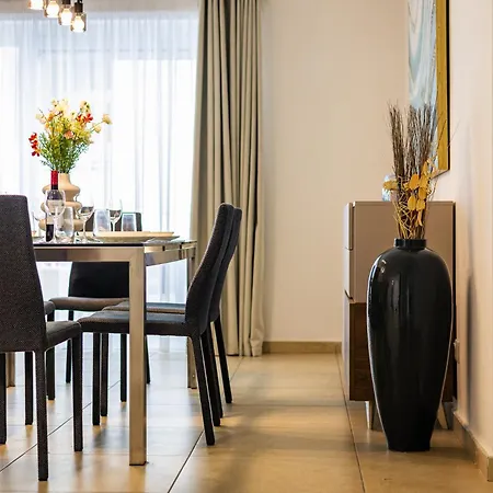 Apartmán Luxury With Pool And Terrace, Location