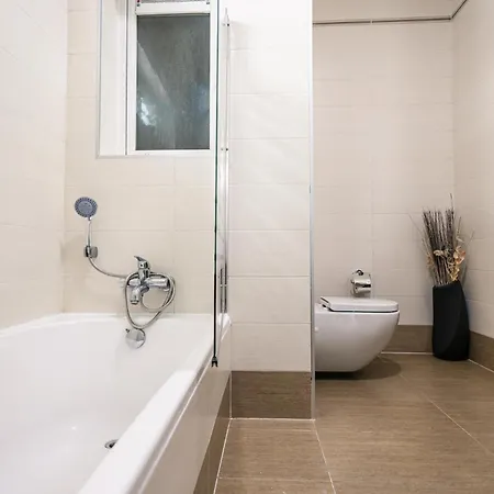 Luxury With Pool And Terrace, Location Apartmán Sliema