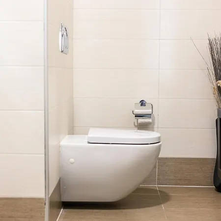 Luxury With Pool And Terrace, Location *