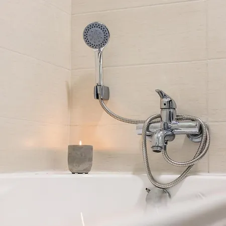 Luxury With Pool And Terrace, Location Apartmán