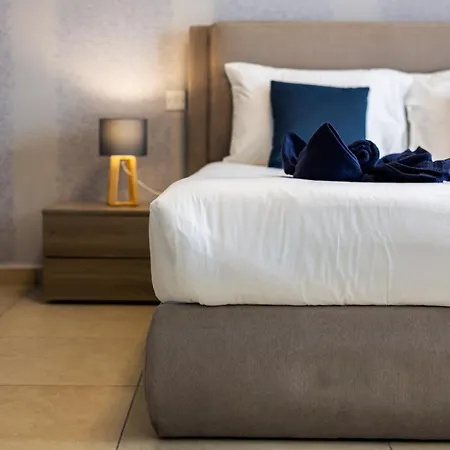 Luxury With Pool And Terrace, Location Apartmán Sliema