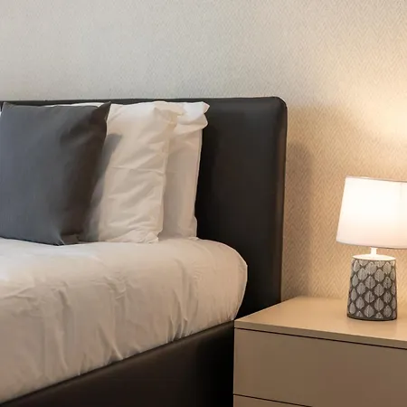 Luxury With Pool And Terrace, Location Apartmán *