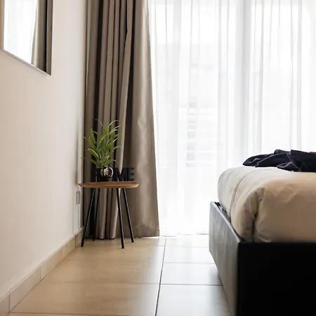 Luxury With Pool And Terrace, Location Apartmán