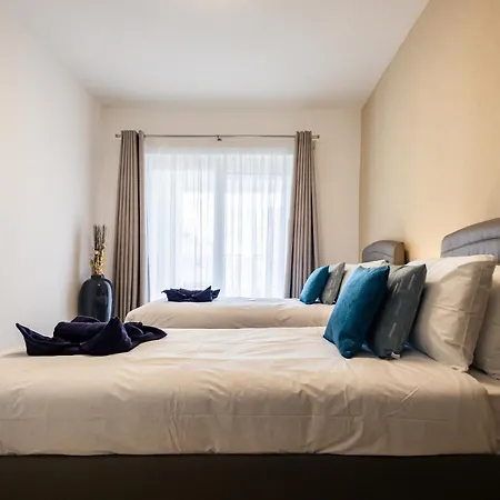 Luxury With Pool And Terrace, Location 아파트 슬리에마