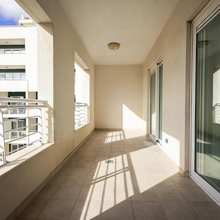 Apartmán Luxury With Pool And Terrace, Location *