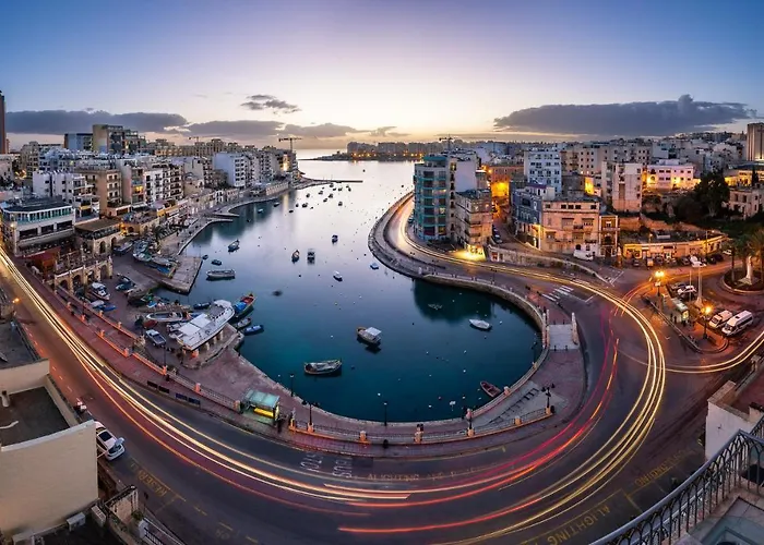 Luxury With Pool And Terrace, Location Apartamento