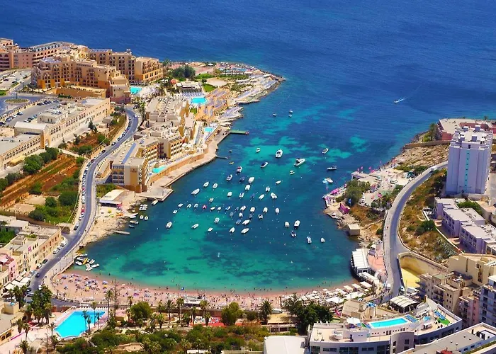 Luxury With Pool And Terrace, Location Sliema