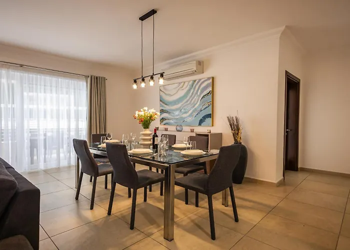 Apartamento Luxury With Pool And Terrace, Location Sliema
