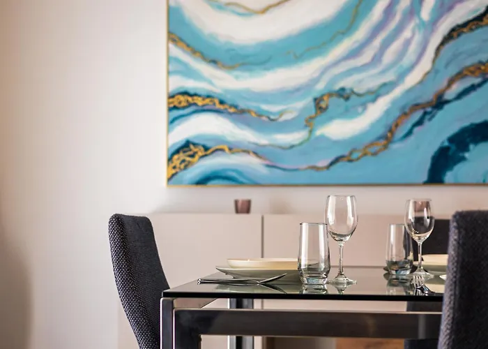 Luxury With Pool And Terrace, Location *