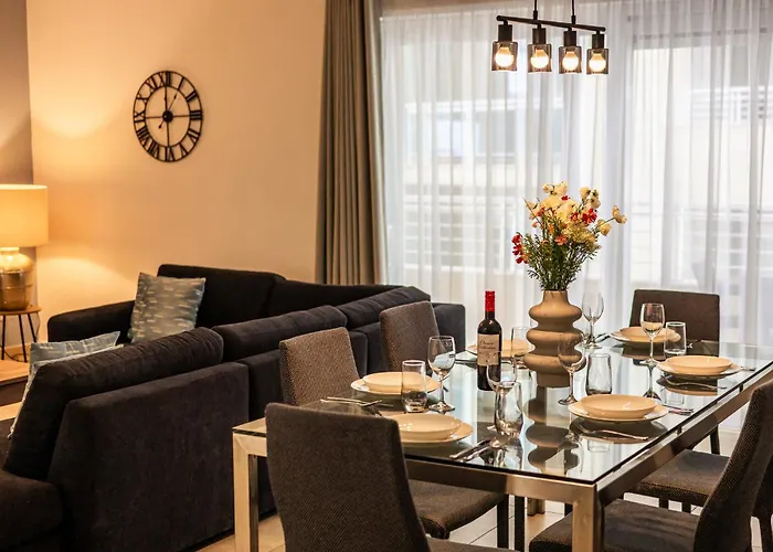 Luxury With Pool And Terrace, Location