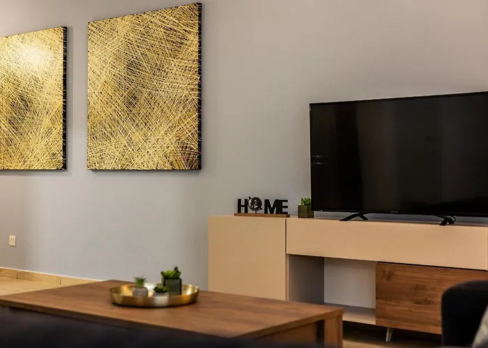 Luxury With Pool And Terrace, Location Apartamento