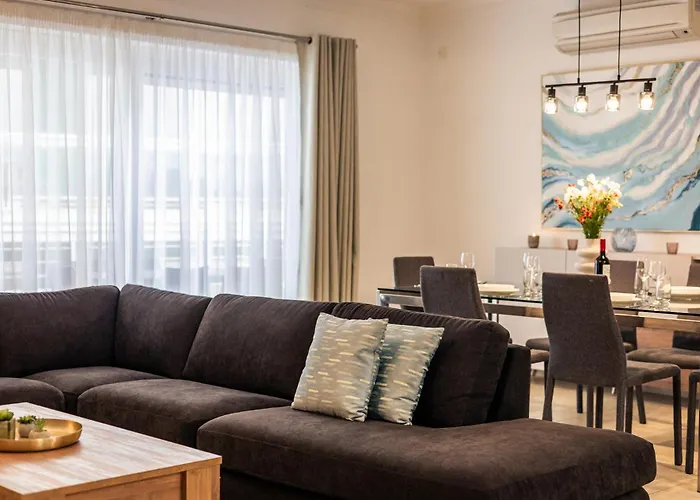 Luxury With Pool And Terrace, Location Sliema