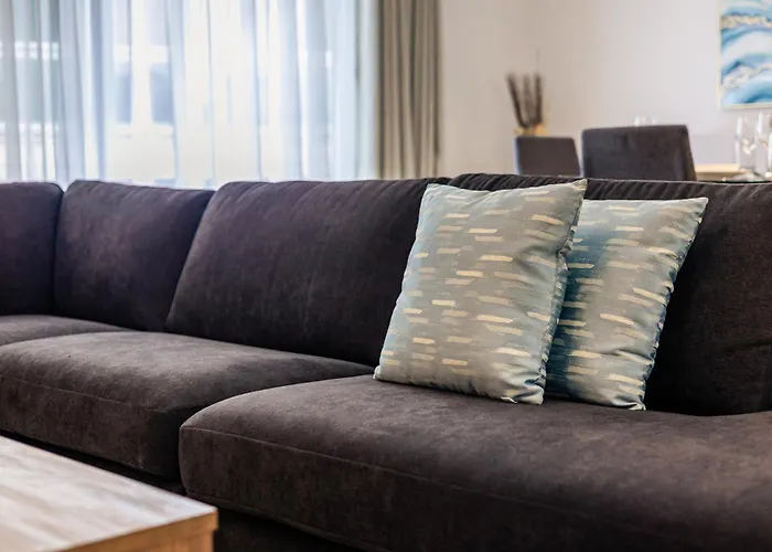 Luxury With Pool And Terrace, Location