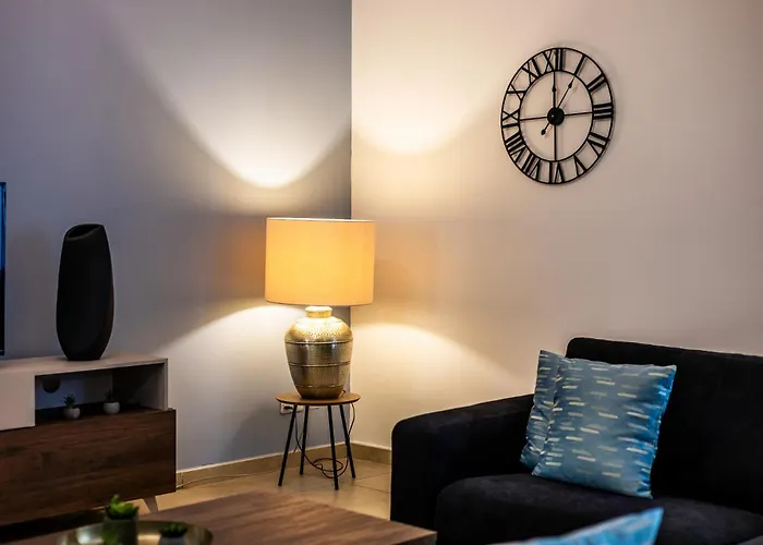 Luxury With Pool And Terrace, Location Apartamento