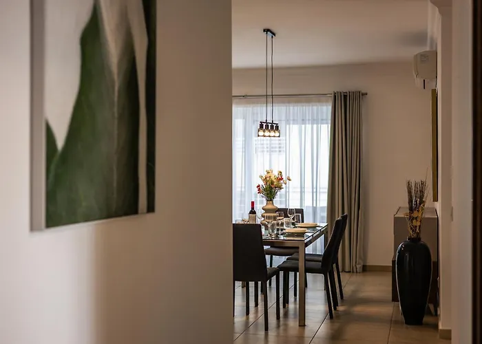 Luxury With Pool And Terrace, Location Apartamento