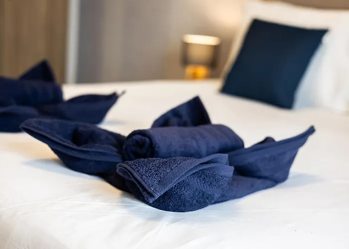 Luxury With Pool And Terrace, Location Apartamento